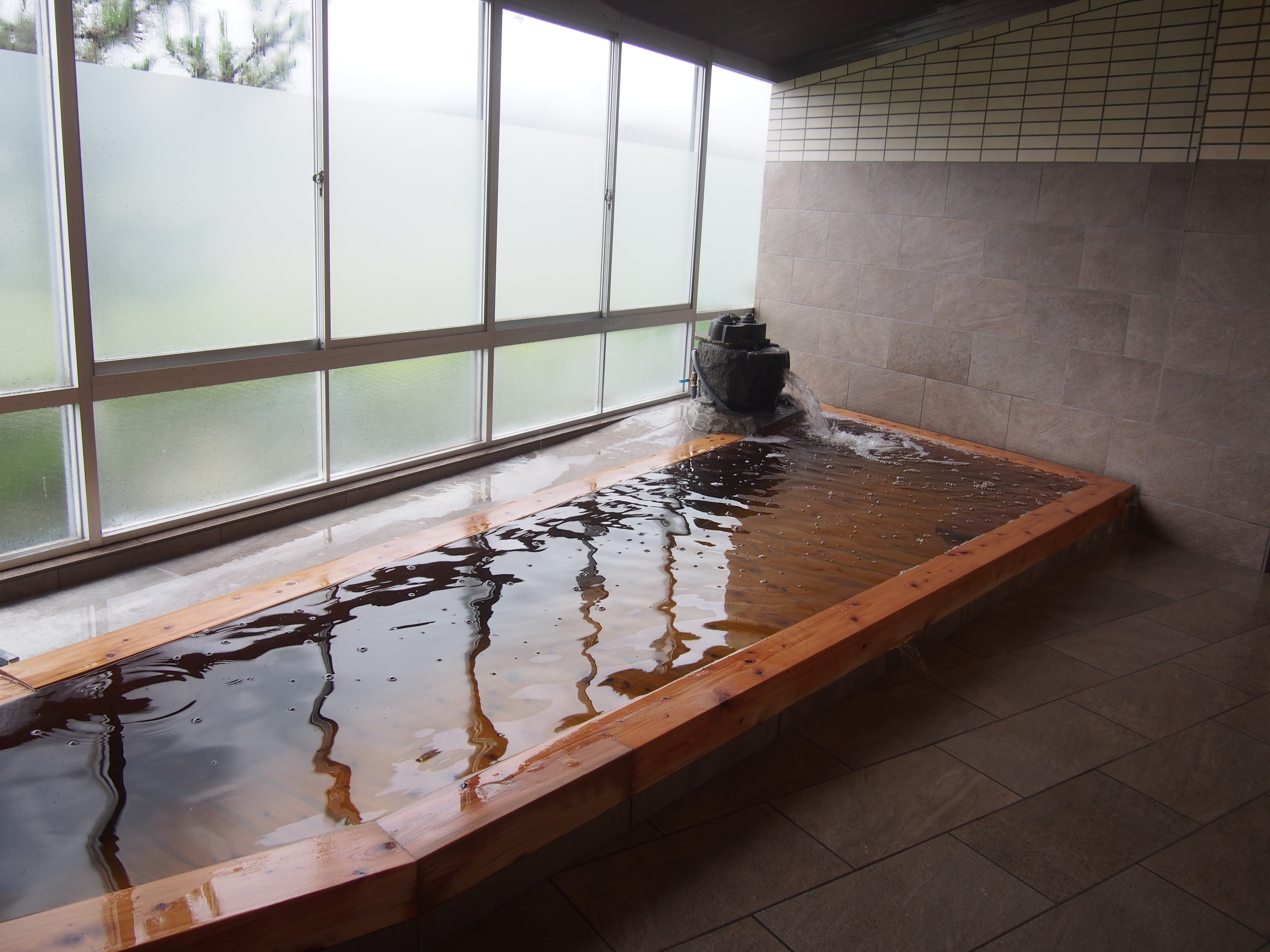 京町温泉 自家源泉の温泉宿 旅館 あけぼの荘【公式】｜宿泊・日帰り〔宮崎県えびの市〕 京町温泉 旅館 あけぼの荘は、川内川沿いに佇む